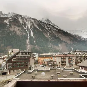 https://laiguille-center-of-chamonix-view-mont-blanc.hotels-rhonealpes.com